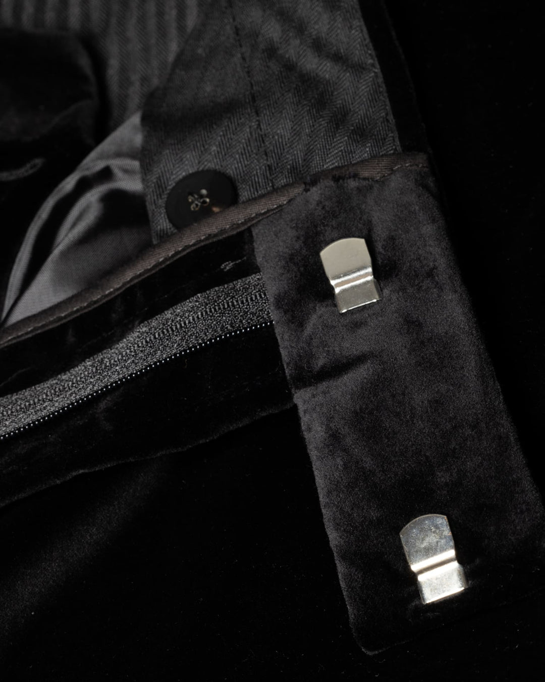 Fashionable Men's 2-piece Suit Velvet Peak Lapel Wedding Suit (Blazer+Pants) mens event wear