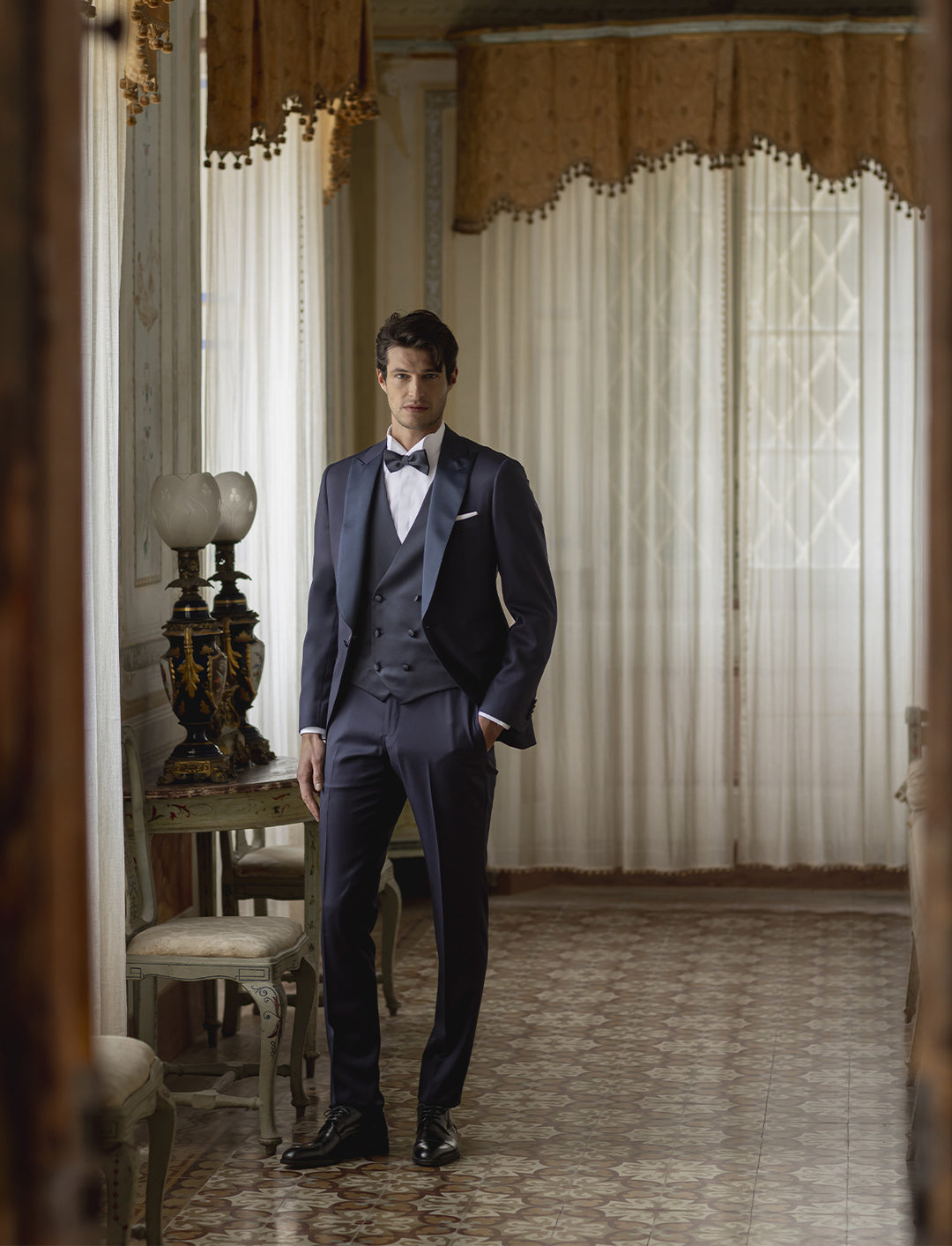 Formal Men's Suits Slim Fit 3 Pieces Peak Lapel Tuxedos (Blazer+Vest+ Pant) mens event wear