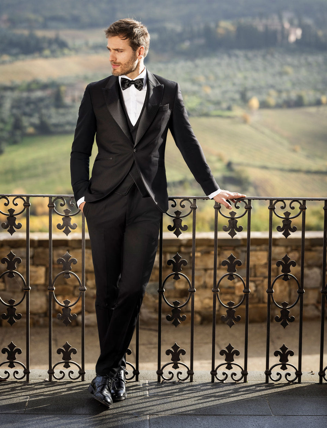 Formal Men's Suits Slim Fit 3 Pieces Peak Lapel Tuxedos (Blazer+Vest+ Pant) mens event wear