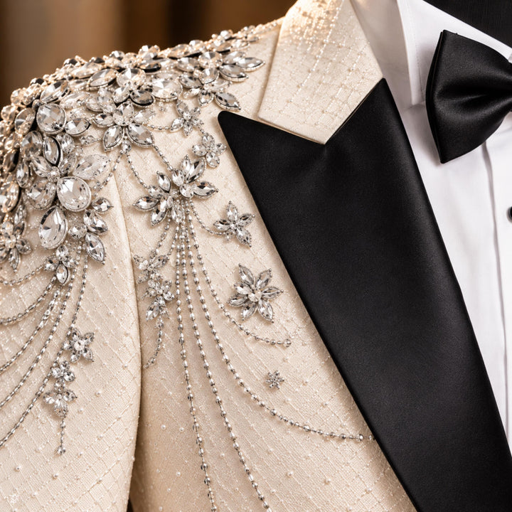 Fashion White And Diamond Peak Lapel 2 Pieces Men Suit