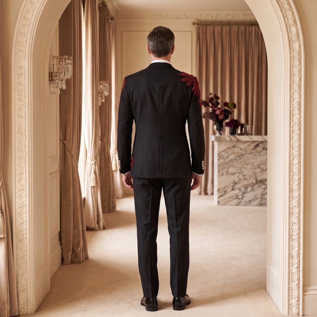 Fashion 2 Pieces Suit In Black And Dark Red Peaked Lapel Appliques With Diamond For Prom