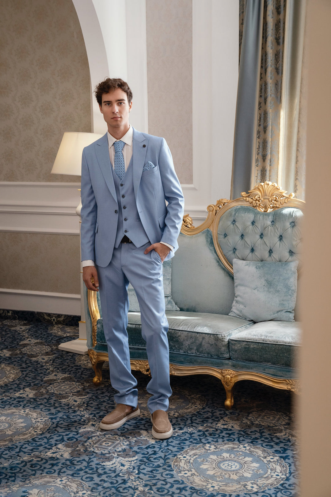 Fashion 3 Pieces Mens Suit Flat Peak Lapel Tuxedos (Blazer+vest+Pants) mens event wear