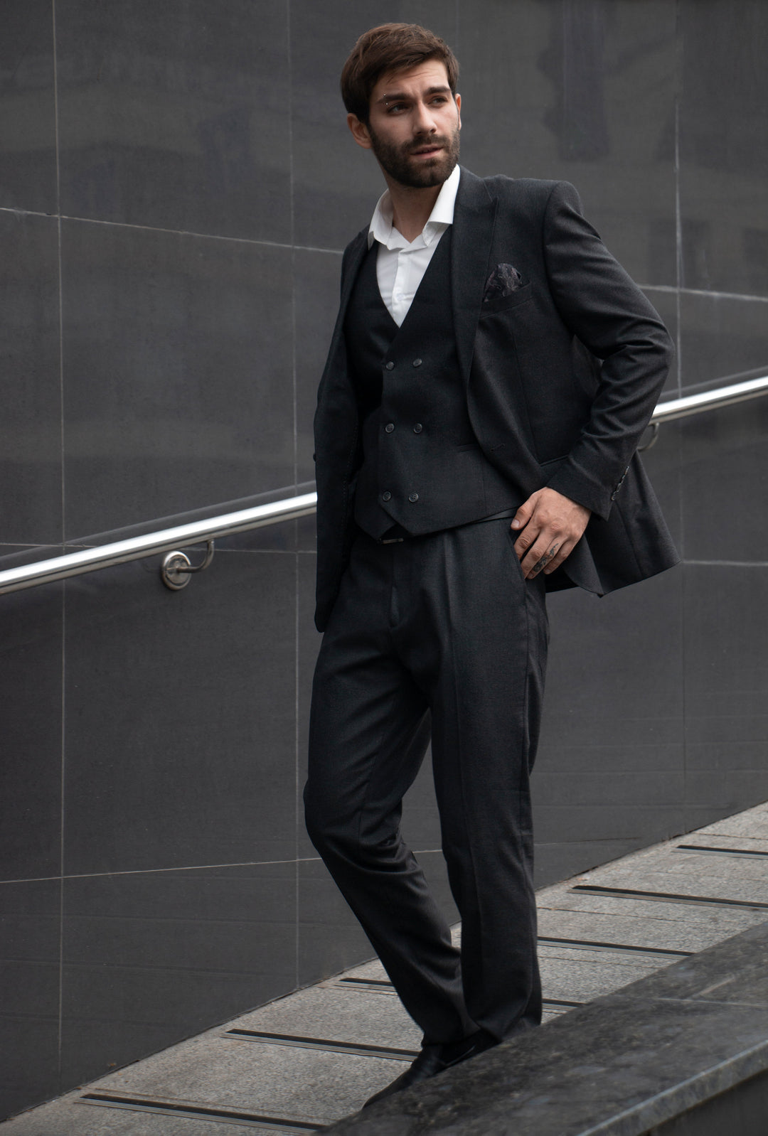 Formal Men's Suits Slim Fit 3 Pieces Peak Lapel Tuxedos (Blazer+Vest+ Pant) mens event wear