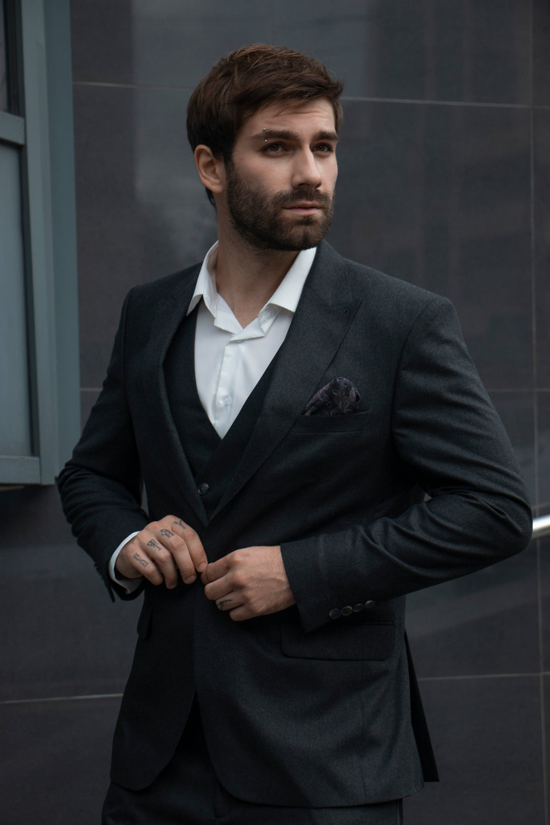 Formal Men's Suits Slim Fit 3 Pieces Peak Lapel Tuxedos (Blazer+Vest+ Pant) mens event wear
